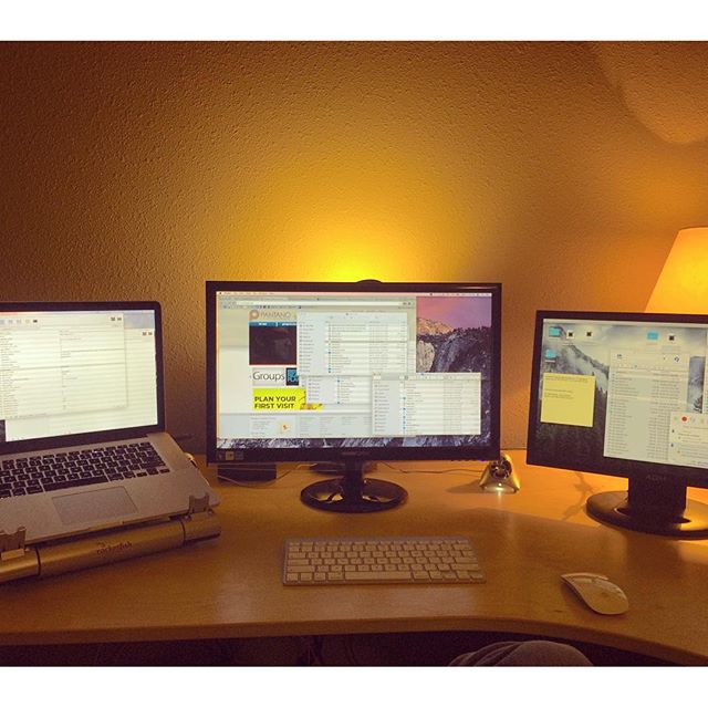And people wonder why I need 3 screens...